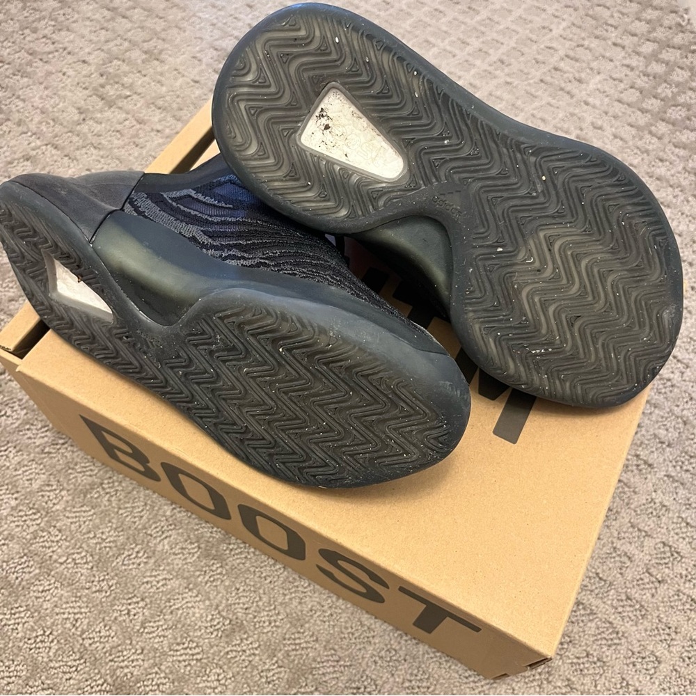 Yeezy Quantum Onyx - Gem